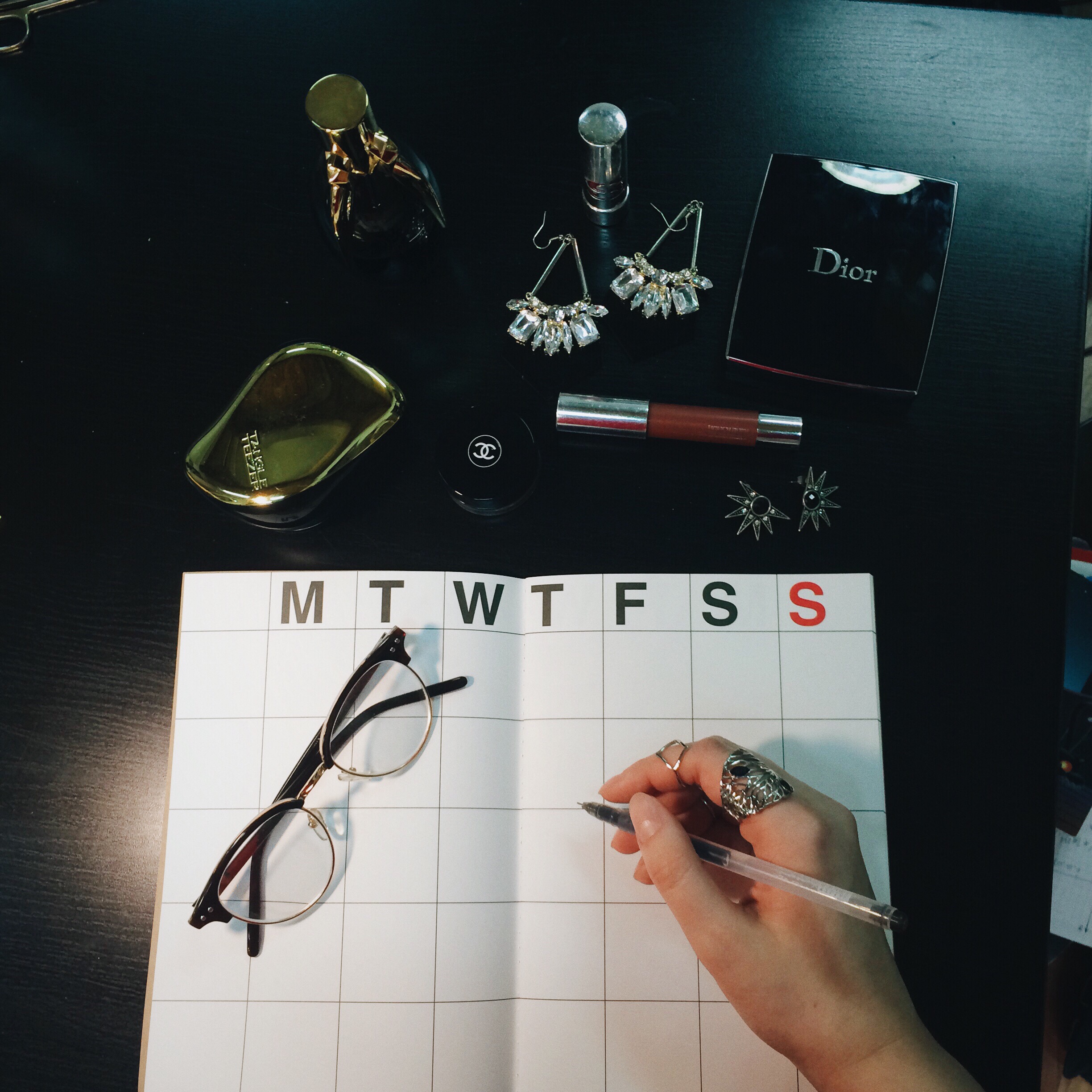 What are the cheapest months to fly? Fly Away